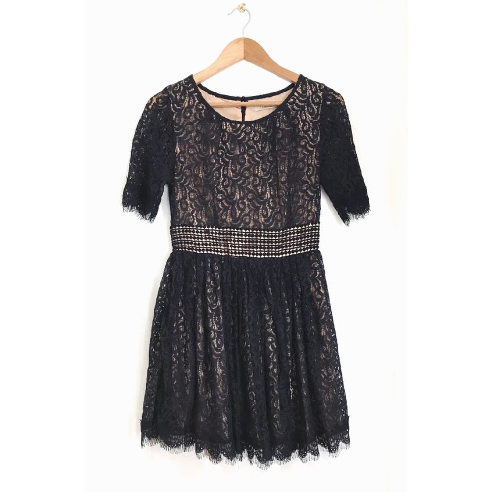 VINTAGE DARLING | BLACK LACE DRESS